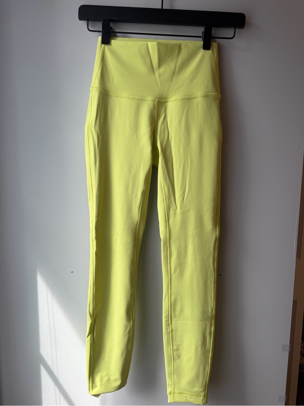 Lululemon women’s High-Waist Neon Yellow align Legging 25”
